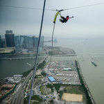 Meghalt bungee jumpingolás után egy turista, aki leugrott egy 233 méter magas toronyról