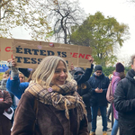 Csaknem ezer pedagógus tiltakozott hétfőn, a Parlamentbe is bejutottak