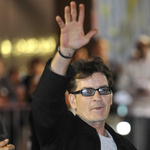 Az M1-en bejelentették, hogy meghalt Charlie Sheen – videó