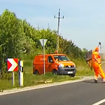 A közútkezelő közzétett egy karambolvideót, hogy megmutassa, milyen veszélyben dolgoznak