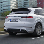 Újabb zöld rendszámos Porsche: itt a 462 lóerős hibrid Cayenne