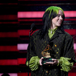 Billie Eilish tarolta le a Grammy-díjkiosztót