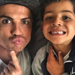 Fotók: Cristiano Ronaldo 5 éves fia már most igazi szívtipró