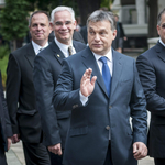 Orbán az istentiszteleten beszélt, a tüntetők az utcán