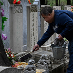 Egy hongkongi dolgozónak fotókkal kellett bizonyítania a főnökének, hogy tényleg az ősei sírjait megy el meglátogatni