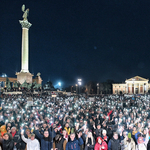 Több tízezren álltak ki a gyerekek védelméért, tüntetők kisebb csoportja a Fidesz székházánál zárta az estét