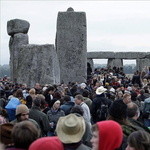 Rekordot döntött az idei nyári napforduló a Stonehenge-nél