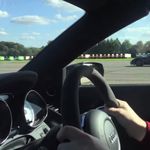 Így alázza meg a Koenigsegg One:1 az Audi R8-at – videó