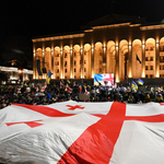 Hiába az elnöki vétó: a georgiai parlament megszavazta a külföldi ügynök törvényt