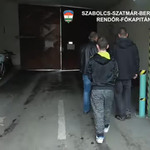 Így viszik a rendőrök a nyíregyházi autótolvajokat - videó