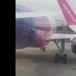 Egymásnak hajtott két Wizz Air gép – videóval