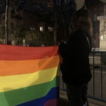 Az LGBTI-jogokért tüntettek a brüsszeli magyar nagykövetség előtt