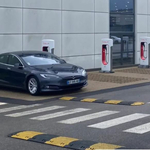 Tesla-tagsággal tölthetnek olcsóbban mostantól a nem teslások