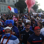 Videó: így vonulnak a francia szurkolók a Puskás Arénába