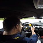 Hogy milyen érzés egy LaFerrarival 344 km/h-ra gyorsítani? A sofőr nyaka mindent elárul – videó