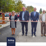 Boldog István átadott egy parkolót, egy kisfiú még trombitált is neki