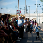 Sárgacsillagos flashmob a Képviselői Irodaháznál