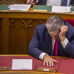 Lelassult a törvénygyár, de Orbán szügyig állt a vérben a Parlamentben