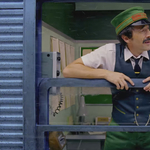 Adrien Brody parádézik a H&M Wes Anderson-féle karácsonyi reklámjában