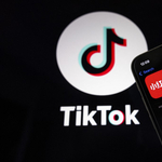 TikTok-háború: a legfelsőbb bíróság betiltja, Trump mentené, közben az amerikai felhasználók már a Vörös könyvecske oldalain borulnak a kínai kémek nyakába