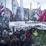 Ab: nem alkotmánysértő a „rabszolgatörvény”, de nincs is teljesen rendben