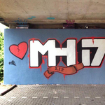 Fotó: Autópályás graffitivel emlékeznek a maláj gép utasaira