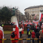 Tizennégy busszal hoztak lengyeleket a Békemenetre