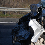 Beleszaladt egy kisbusz egy kamionba az M0-án, meghalt a sofőrje