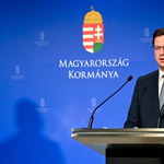 A benzinkáosz miatt este fél tízkor tart kormányinfót Gulyás Gergely és Hernádi Zsolt