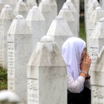 Az ENSZ Közgyűlése megszavazta a srebrenicai népirtás nemzetközi emléknapját – Magyarország nemmel szavazott