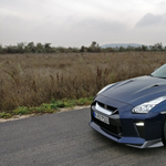 Nissan GT-R-teszt: a fejed alig marad a nyakadon