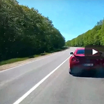 Úgy megszívatta a Nissan GT-R sofőrje a rendőröket, hogy azok csak legyinteni tudtak – videó