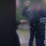Magát titkos ügynöknek kiadva akart pénzt kicsikarni két férfi egy kiutasítástól tartó külfölditől