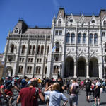 Vége a tüntetésnek, a Kossuth térről is levonultak a demonstrálók