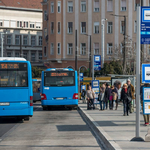 Ingyenessé tenné az általános iskolásoknak a fővárosi közlekedést az LMP