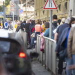 Több száz méteres sorok álltak több budapesti oltópontnál is hétfőn