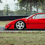 A normál Ferrari F40-nél sokkal durvább verseny verziót kínálnak eladásra