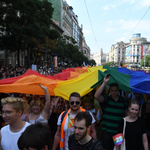 A Pride csapata most postán küldött egy szivárványzászlót Orbánnak, hogy tegye ki a Karmelitára