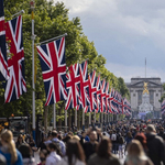 A királynő új fotójával indítja be a négynapos bulit a brit királyi udvar