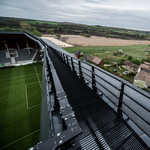 Felcsút: egymás mellett hirdet Simicska és Mészáros Orbán stadionjában – Nagyítás-fotógaléria