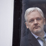 Börtönre ítélte egy londoni bíróság Assange-ot