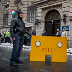 BKV dolgozók demonstrálnak az Akácfa utcában