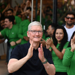 Tim Cook megnyitotta az első Apple márkaboltot Indiában