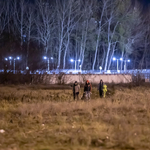 „Nyakmerevítővel egy erdőben kidobtak" – A Guardian hosszasan ír arról, hogyan toloncolják ki a súlyosan sérült migránsokat a magyar hatóságok