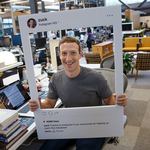 Ötletes, pózolós képet posztolt Zuckerberg