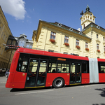 Fotók: ilyenek az új, piros trolik Szegeden