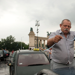 Száznál is több taxis várja ma Tarlóst - fotógaléria