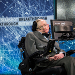 Odaadták egy brit kórháznak Stephen Hawking lélegeztetőgépét