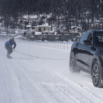 Egy Maserati divatterepjáró 150-nel húzott egy snowboardost