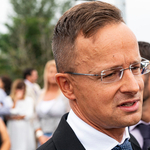 Együtt járt síelni az exportfejlesztési ügynökség új vezetőjével Szijjártó Péter